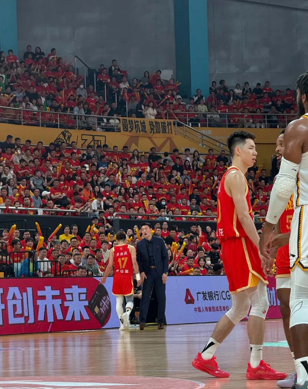 注册领彩金-赛地聚焦：CBA季后赛国际比赛日热度飙升；洛杉矶快船单刀错失；更衣室稳定；控场能力受关注的简单介绍